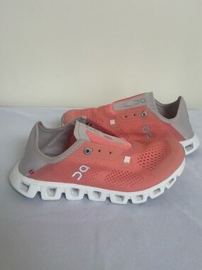 On Cloud 5 Coast Flamingo Pearl Running Shoes Womens Size 6 Eu 37 Brand New